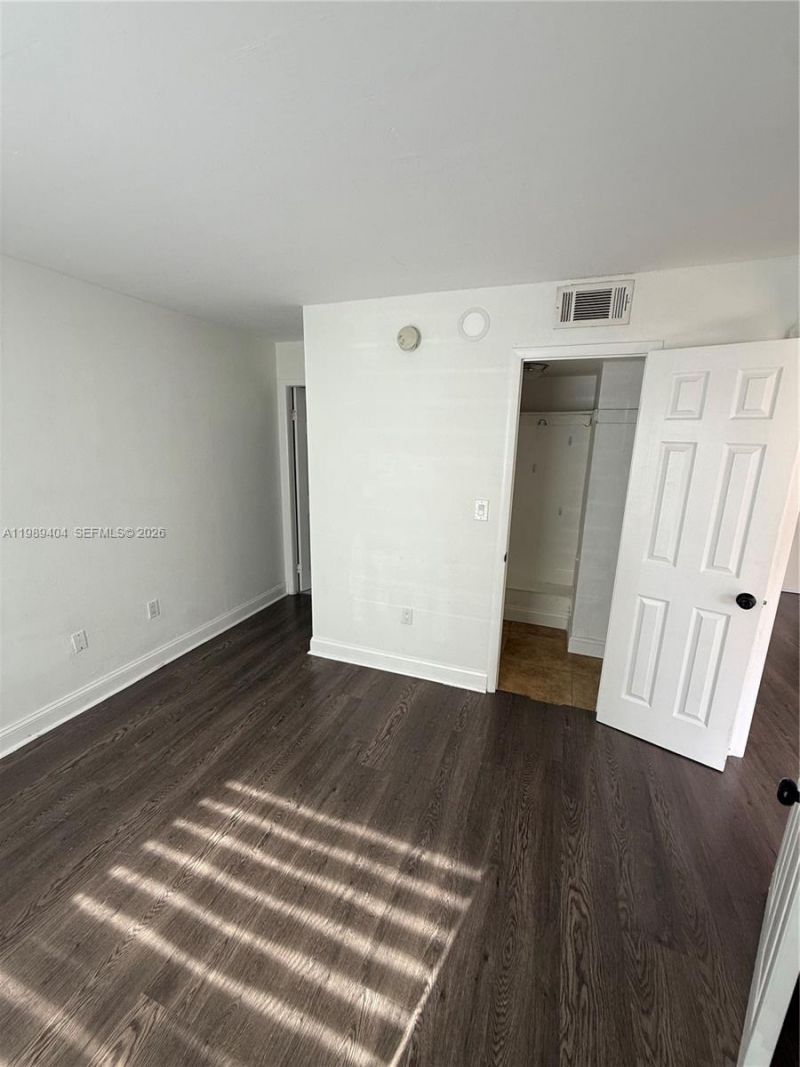 5199 NW 7th St, Unit 111, Miami, FL 33126 Photo
