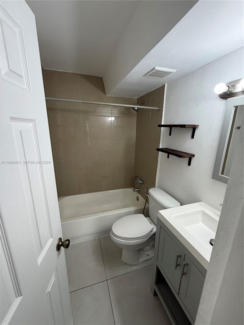 5199 NW 7th St, Unit 111, Miami, FL 33126 Photo