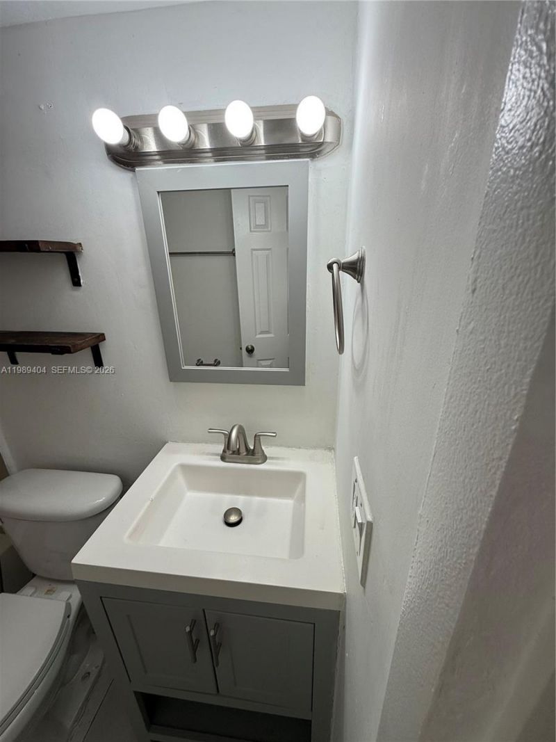 5199 NW 7th St, Unit 111, Miami, FL 33126 Photo
