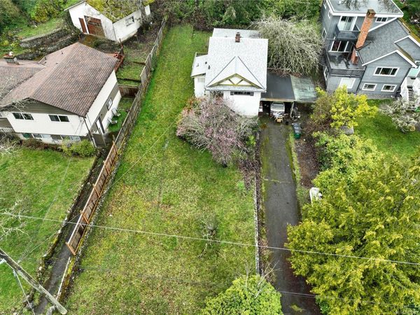 4050 Grange Rd , Saanich, BC V8Z 4V3