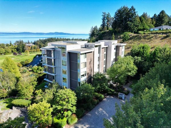 738 Sayward Hill Terr, Unit 302, Saanich, BC V8Y 3K1