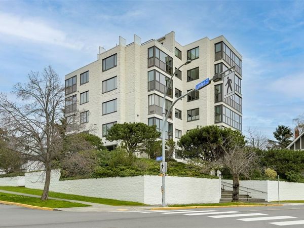1204 Fairfield Rd, Unit 401, Victoria, BC V8V 3B2