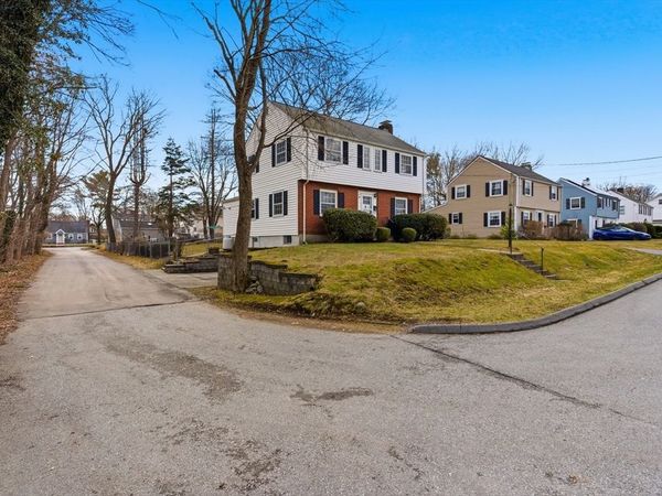 27 Valentine Road, Framingham, MA 01702