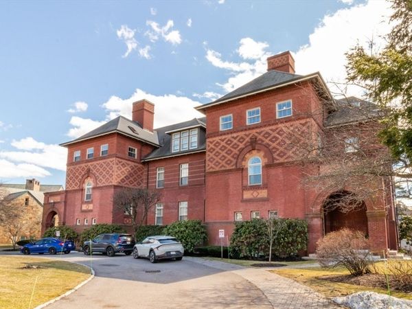 72 Lincoln St, Unit 13, Newton, MA 02461