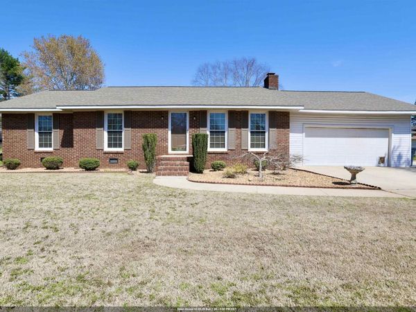 126 New Castle Dr S, Florence, AL