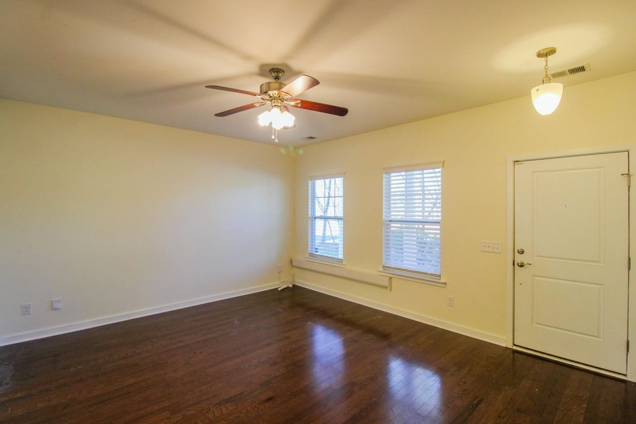 4946 Ballantine Drive Photo 4