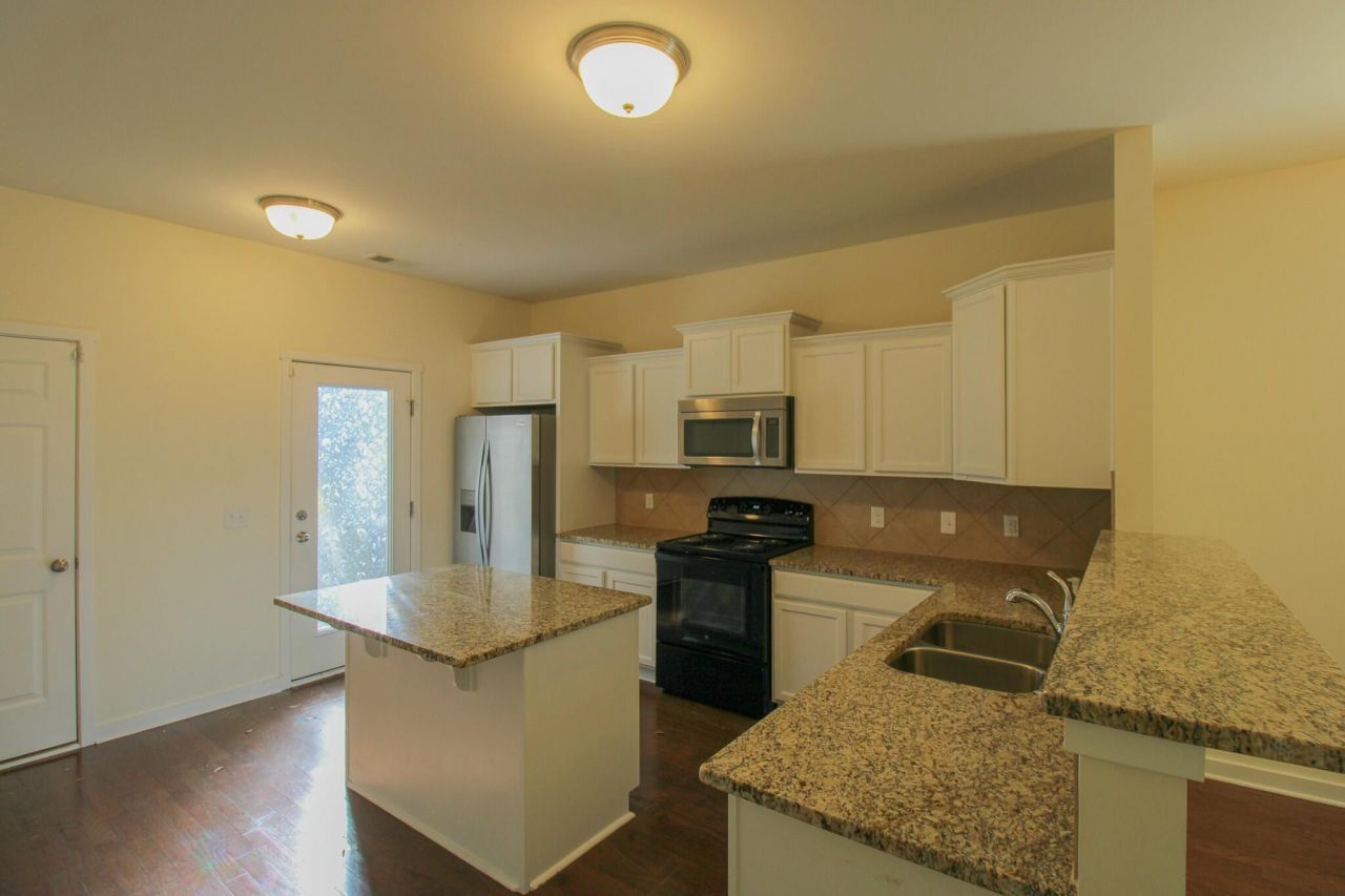 4946 Ballantine Drive Photo 7