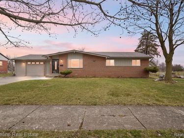 395 Nichols Drive, Saline, MI 48176