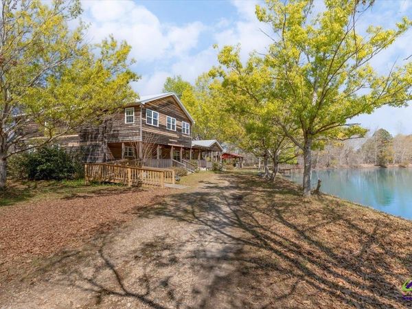 1053 W 26 Highway, Cochran, GA 31014