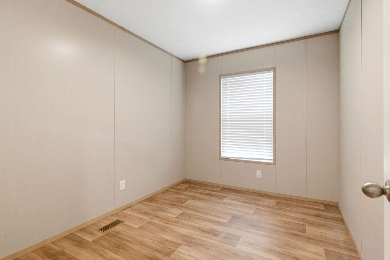 1500 Highway 15  Photo 8