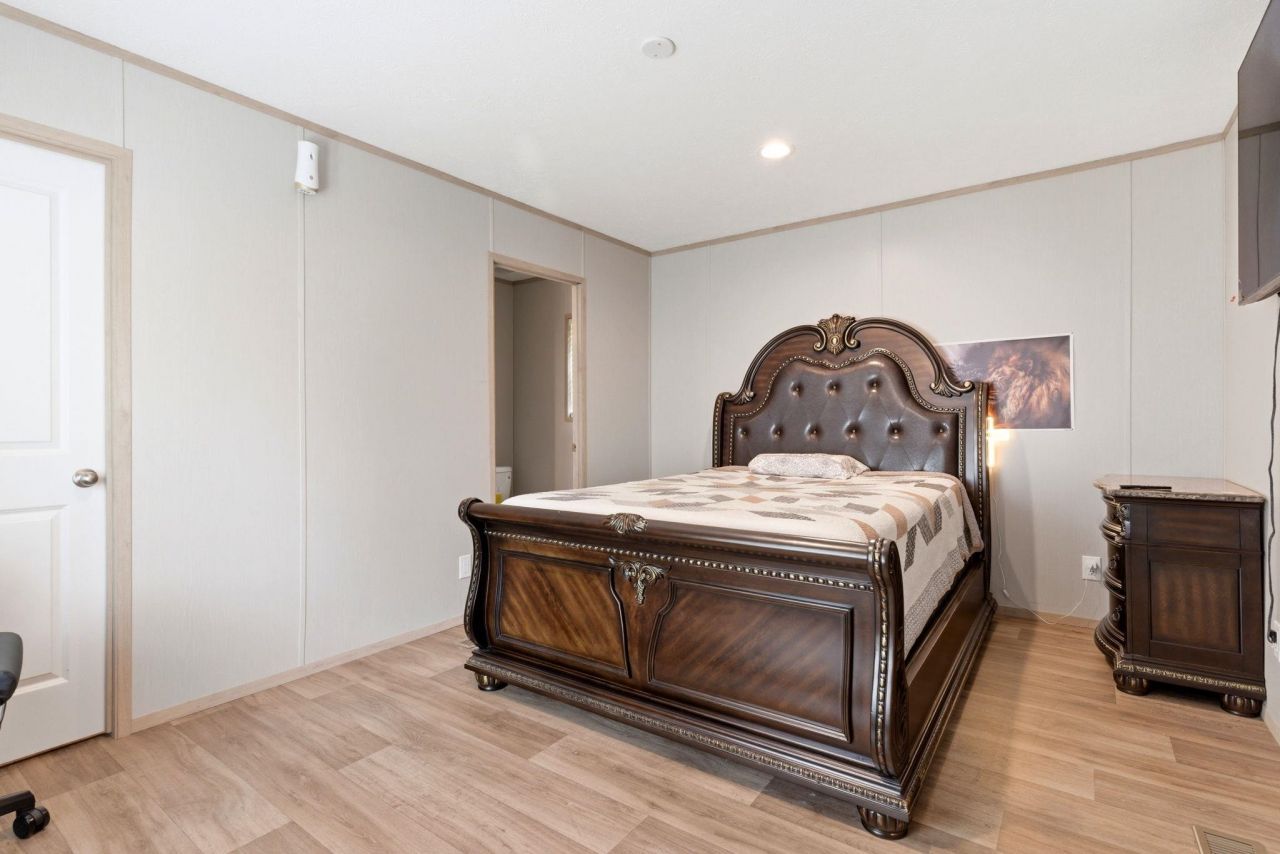 1500 Highway 15  Photo 9