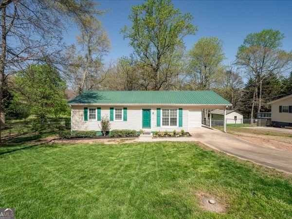 5638 Nacoochee Street, Lula, GA 30554