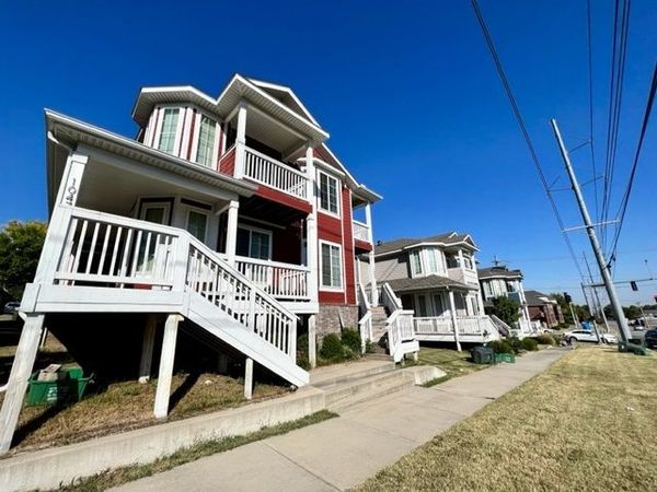 1047 N Leverett Avenue, Fayetteville, AR 72701