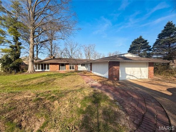 565 Graeser Road, St Louis, MO 63141