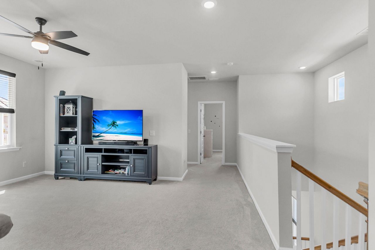 399 Woodgate Way Photo 29