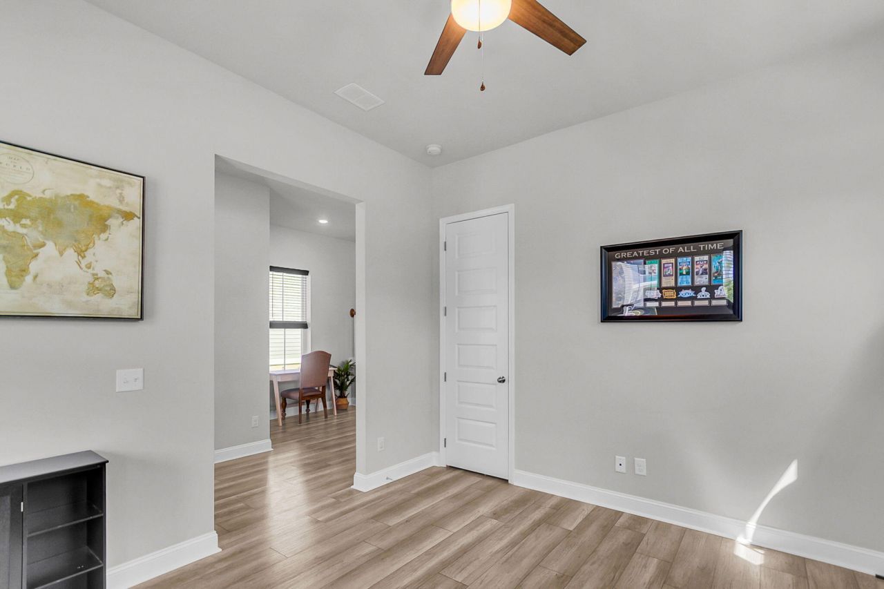 399 Woodgate Way Photo 37