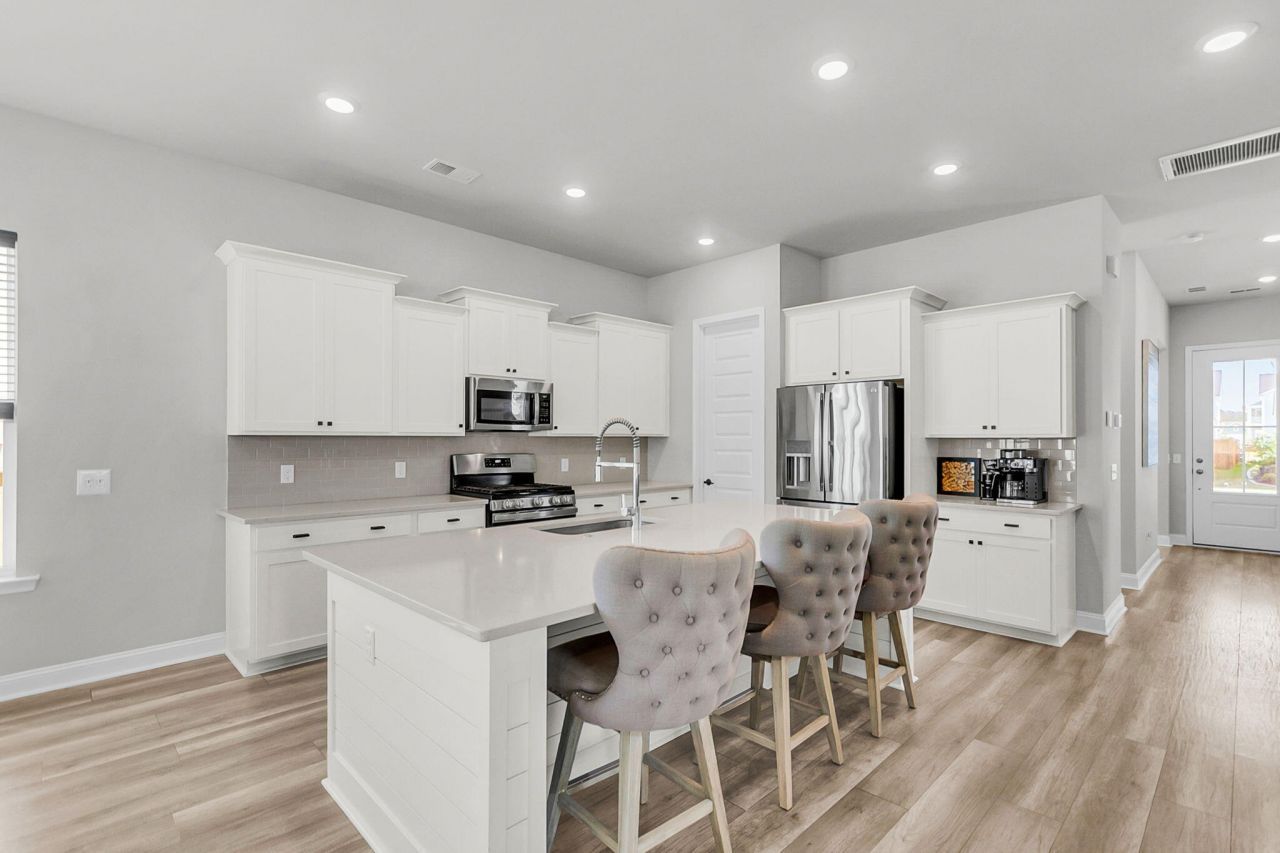 399 Woodgate Way Photo 8