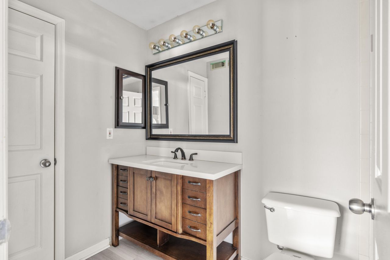 700 Daniel Ellis Drive Photo 13