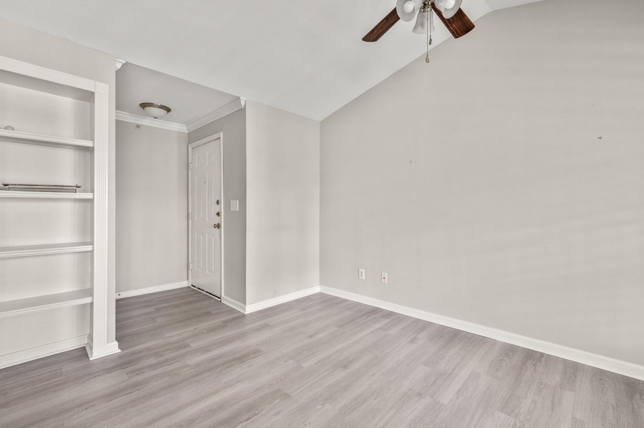 700 Daniel Ellis Drive Photo 6