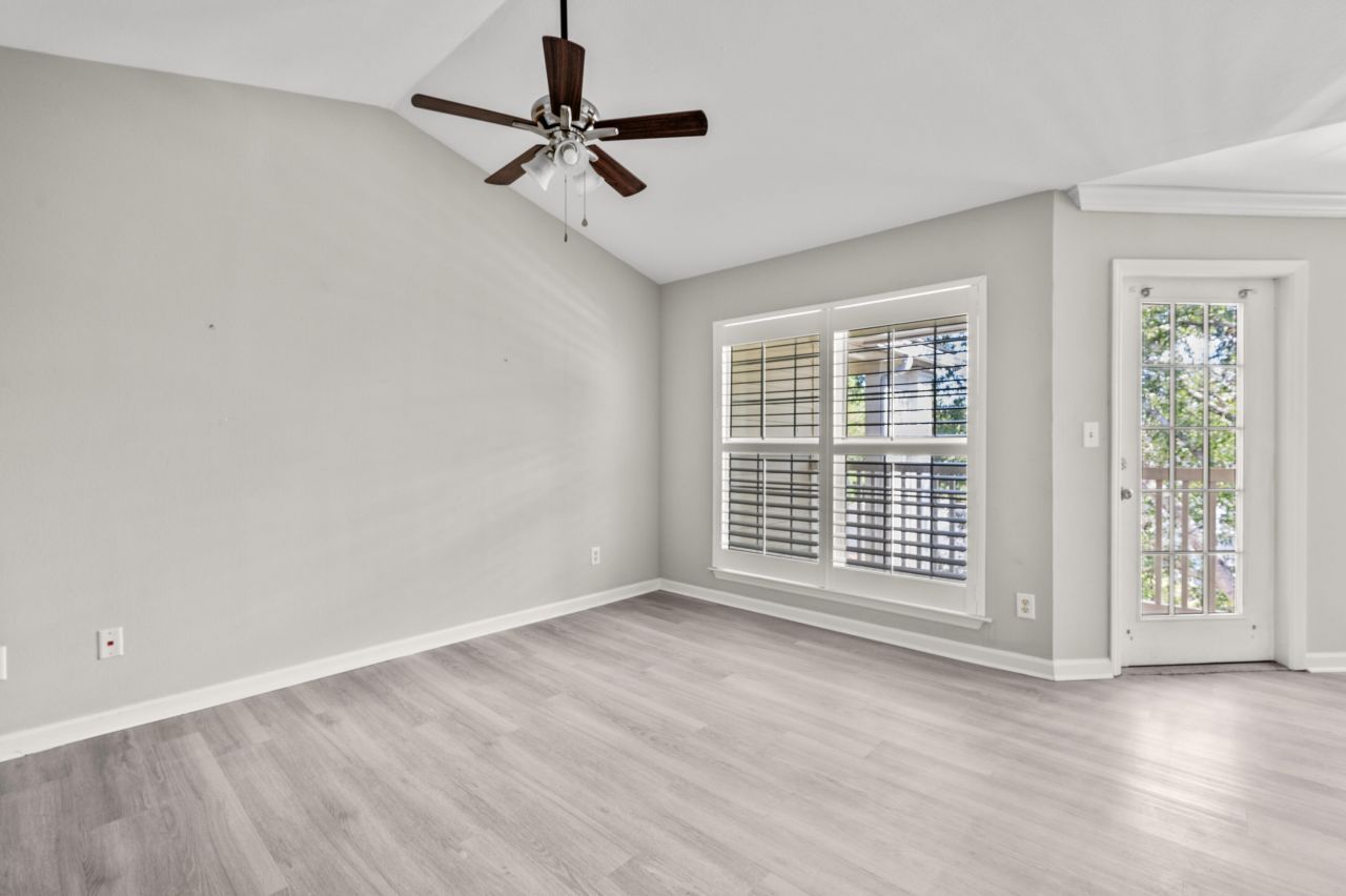 700 Daniel Ellis Drive Photo 7