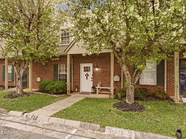 3521 Crossroads Way, Knoxville, TN 37918