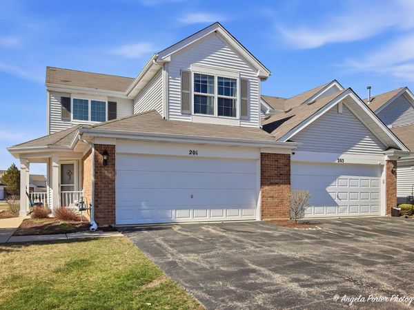 201 Macintosh Avenue , Woodstock, IL 60098