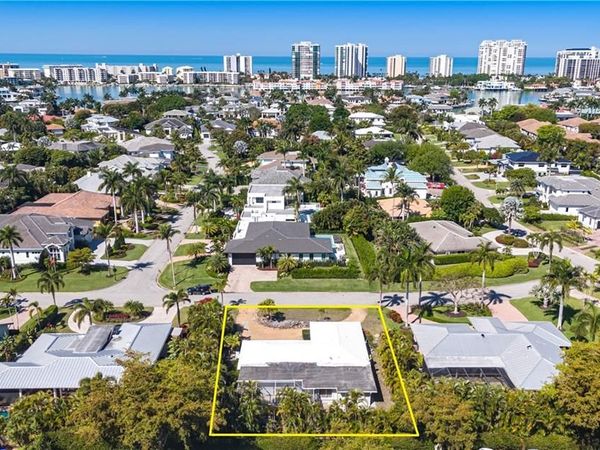 3760 PARKVIEW WAY, NAPLES, FL 34103