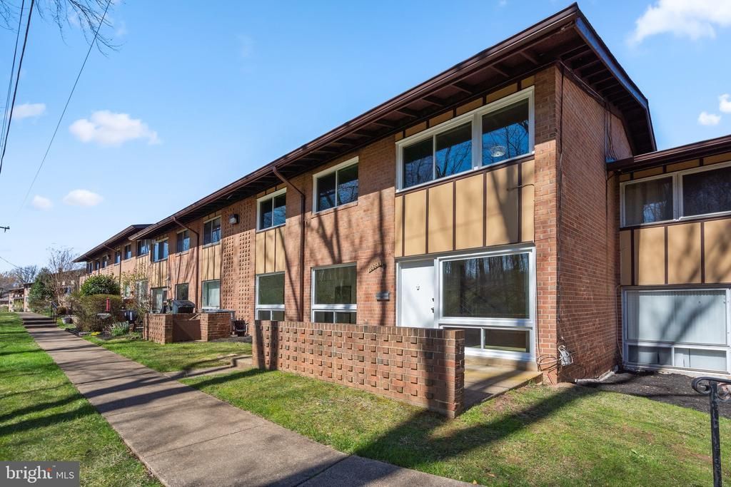 10009 Fair Woods Drive, Fairfax, VA 22030 Main Photo