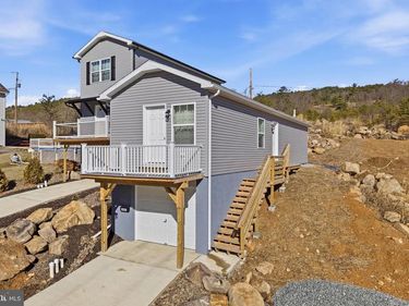 1021 PRINCETON AVENUE, PALMERTON, PA 18071