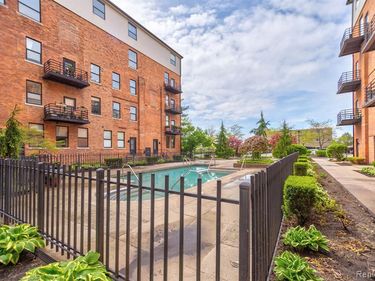 6533 E Jefferson Avenue, Detroit, MI 48207