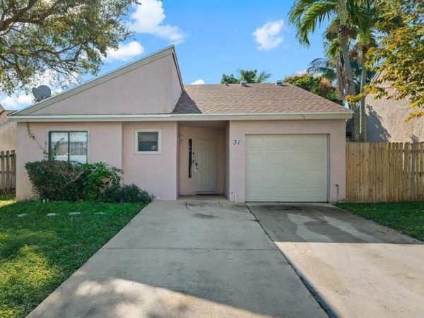 31 Peachtree Place, Boynton Beach, FL 33436