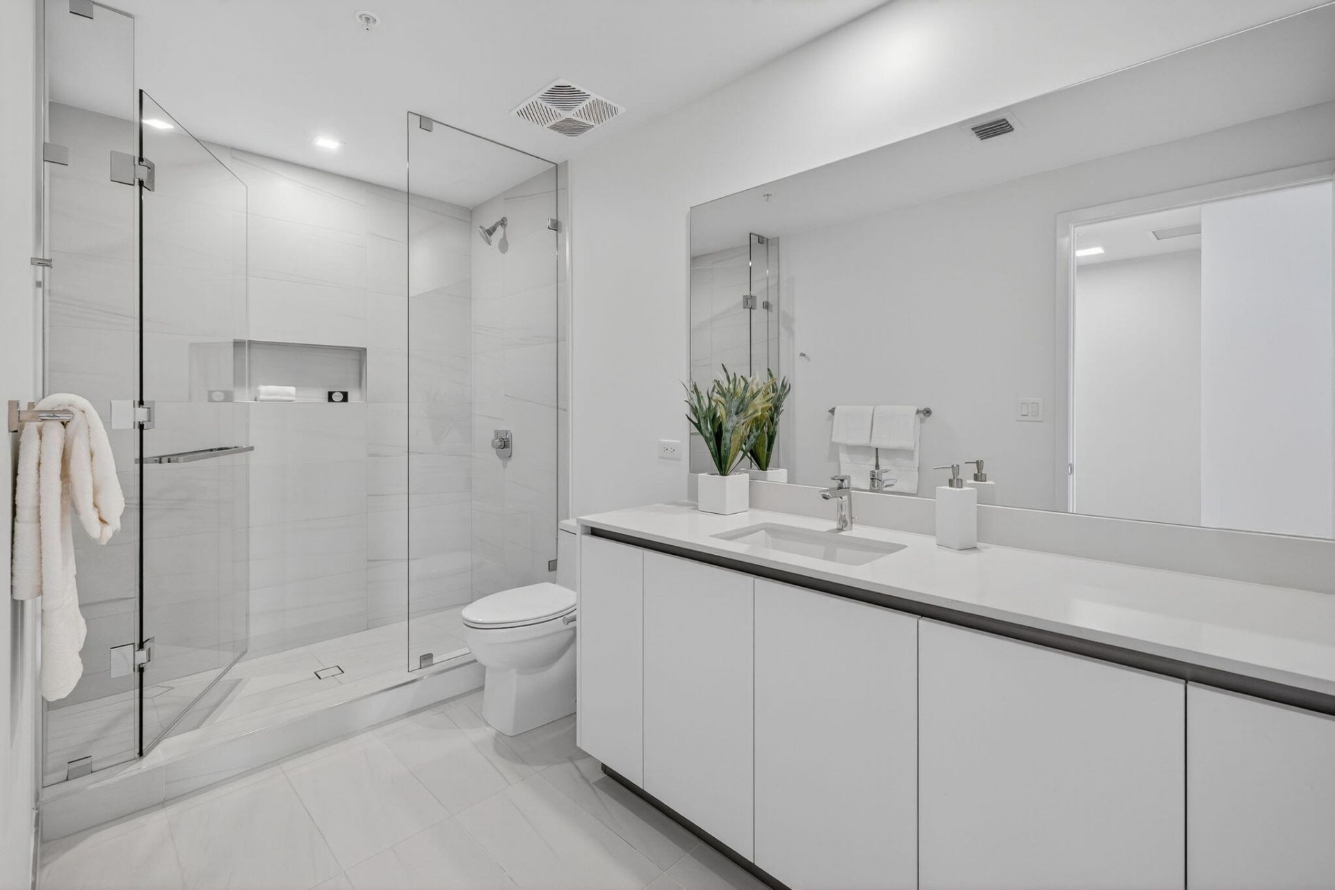 900 N Ocean Boulevard, Unit 1702, Pompano Beach, FL 33062 Photo