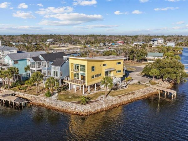 121 SW Main Street , Steinhatchee, FL 32359