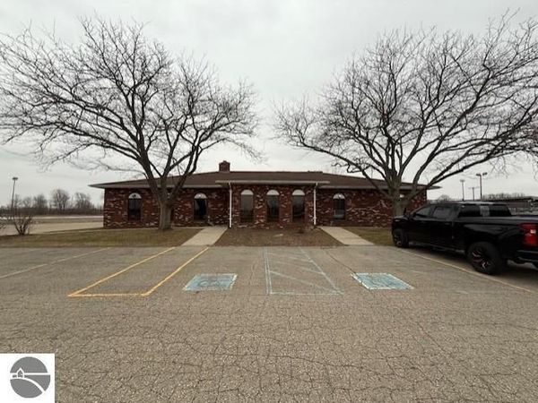 5556 M-21, St Johns, MI 48879