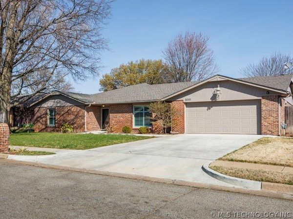 6008 Martin Place , Bartlesville, OK 74006