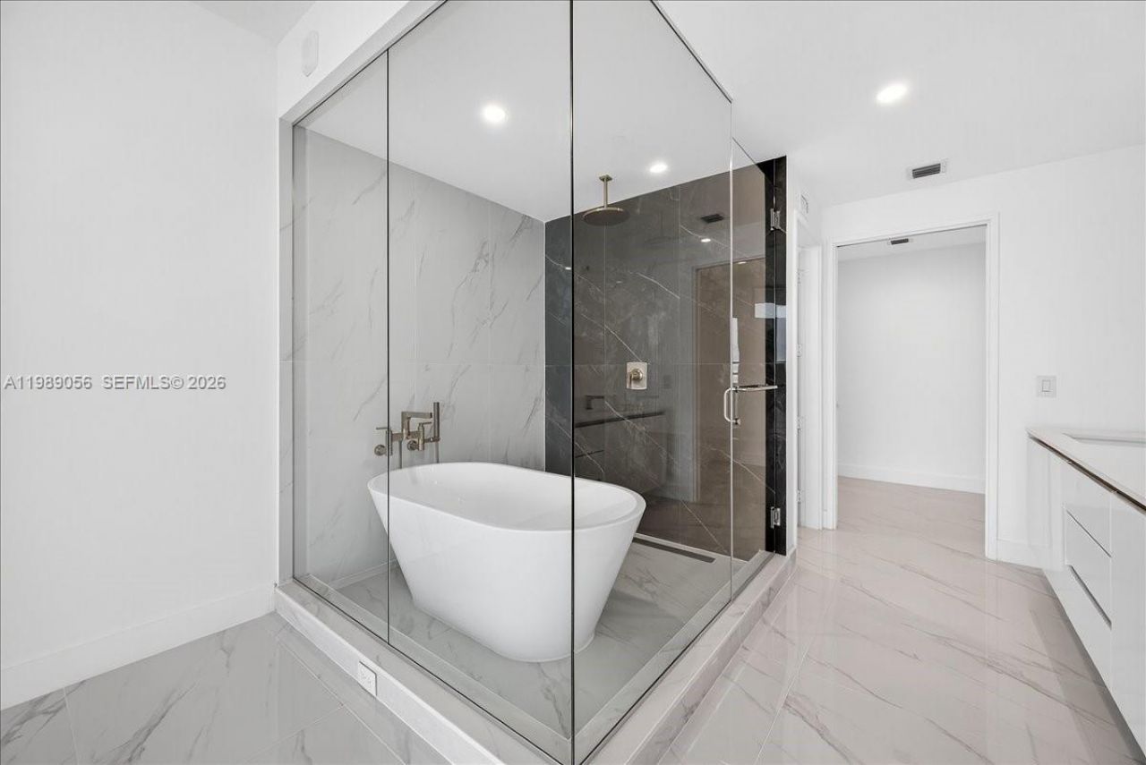 700 NE 24 , Unit 2606, Miami, FL 33137 Photo