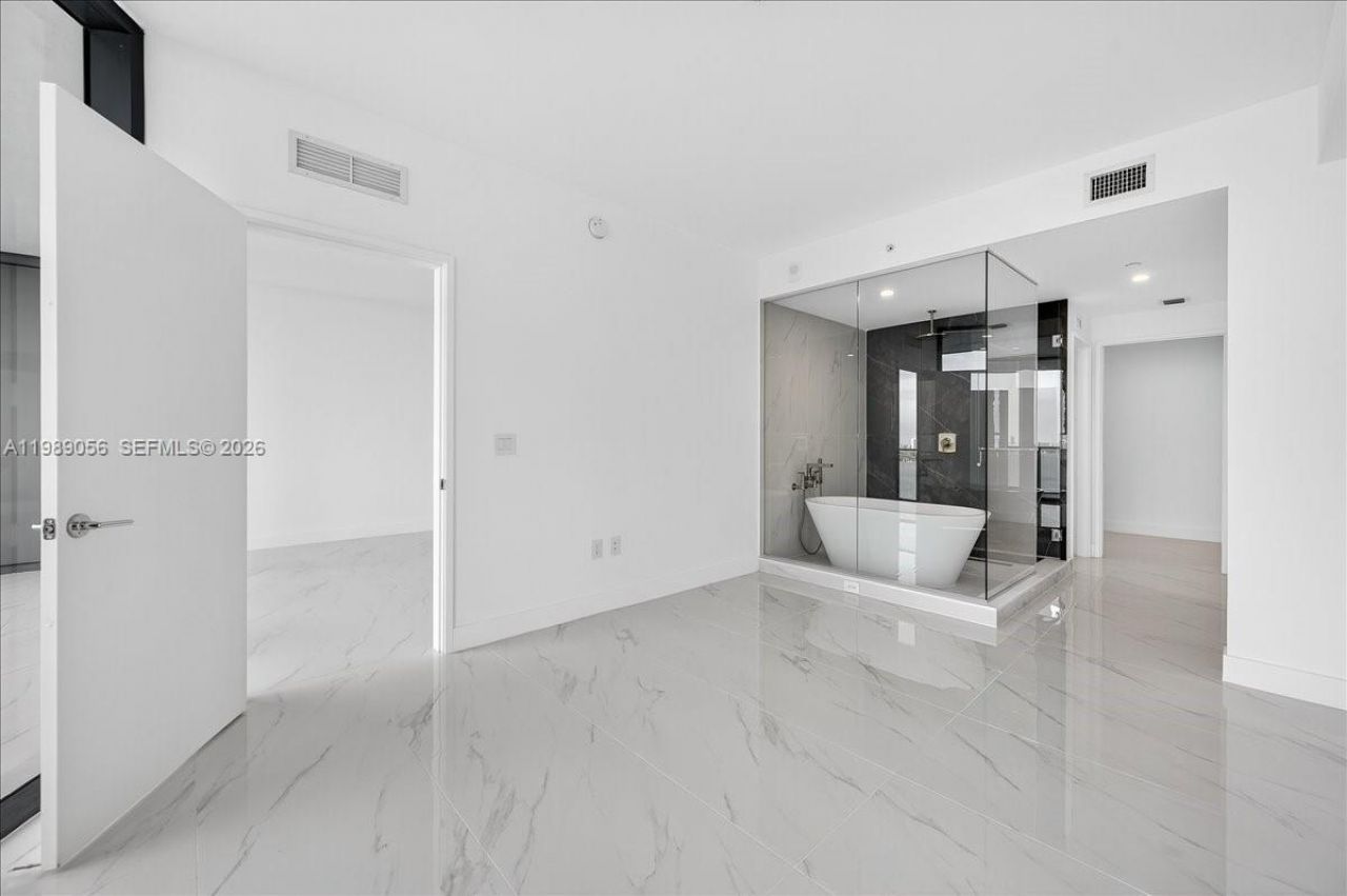 700 NE 24 , Unit 2606, Miami, FL 33137 Photo