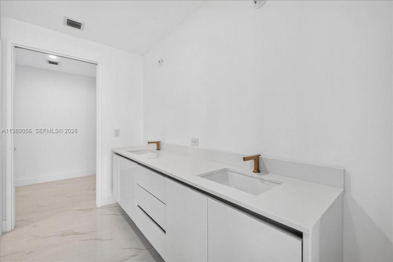 700 NE 24 , Unit 2606, Miami, FL 33137 Photo