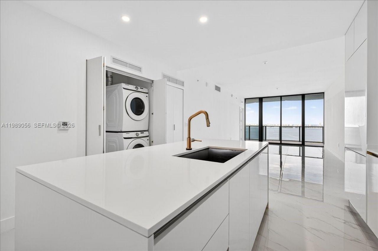 700 NE 24 , Unit 2606, Miami, FL 33137 Photo