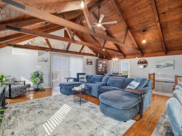 350 Sconticut Neck Rd, Fairhaven, MA 02719