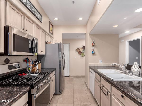 7401 W ARROWHEAD CLUBHOUSE Drive, Unit 1023, Glendale, AZ 85308