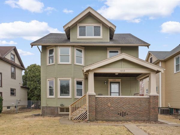 1203 W Locust Street, Davenport, IA 52804