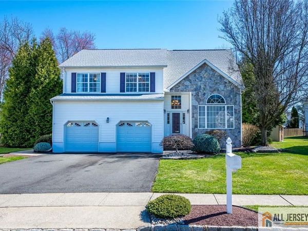 8 Pointer Place, Kendall Park, NJ 08824