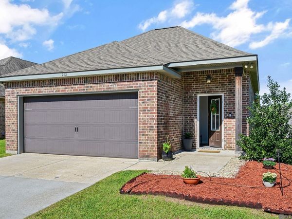 952 Gentle Wind Dr, Baton Rouge, LA 70820
