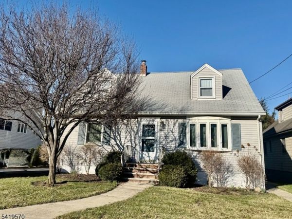 689 Linden Ave, Ridgefield, NJ 07657