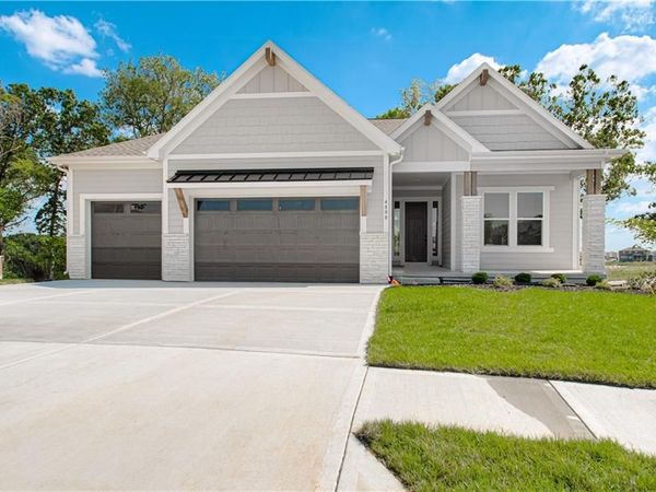 4800 NW Huonker Court, Riverside, MO 64150