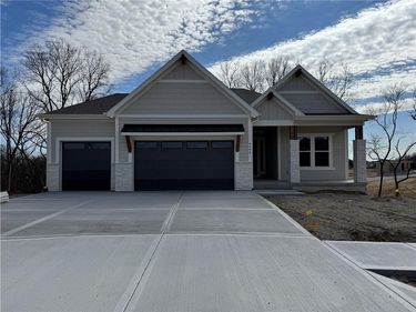 4800 NW Huonker Court, Riverside, MO 64150