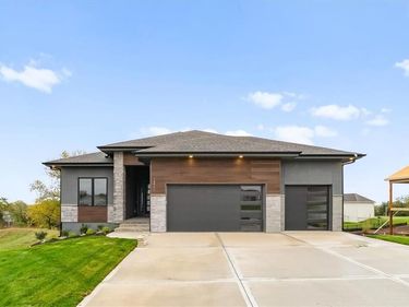 13458 Terrace Park Drive, Parkville, MO 64152