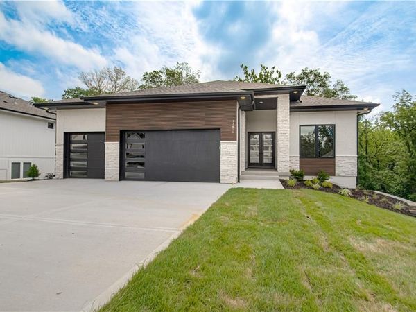 13458 Terrace Park Drive, Parkville, MO 64152