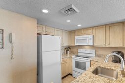 200 76th Ave. N photo 4